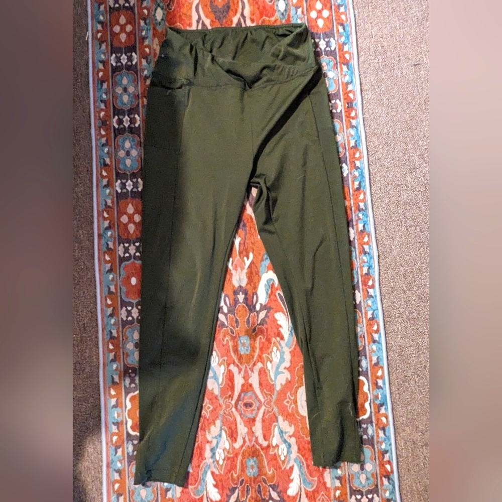 Green crossover waist leggings